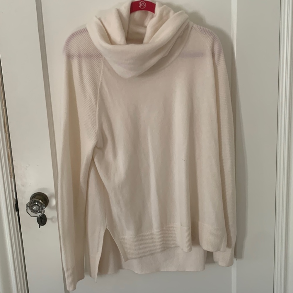 Athleta white long sleeve sweater